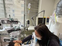 Una querida enfermera en el lugar de trabajo de Texas sufre un susto de salud anormal durante su luna de miel en Japón que la llevó directamente a casa para recibir tratamiento urgente.