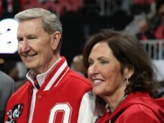 El jefe casado de la Universidad Estatal de Ohio renuncia a un trabajo que le reportaba un millón de dólares al año luego de una sórdida aventura en la que ingresó a hurtadillas a su amante al trabajo a través de GARAGE.