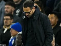 Liam Rosenior fue golpeado con un brutal cántico de tres palabras por parte de fanáticos furiosos del Chelsea mientras la QUINTA derrota consecutiva en la Premier League pone en juego el reinado del jefe de los Blues… entonces, ¿podrá sobrevivir a esto?
