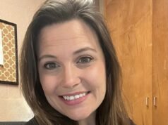 La subdirectora de Texas, de 42 años, muere después de que su marido, profesor, le disparara “accidentalmente” en la cara en su casa, dicen los investigadores.