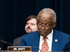 Un demócrata de 80 años MUERE repentinamente tras preocuparse por su edad