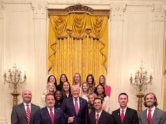 Casa Blanca criticada por foto ‘vergonzosa’ de Trump con el equipo de tenis femenino: ‘No pensé que fuera real’