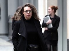 Una mujer abandonada cuando era bebé por un padre millonario que la dejó fuera de su testamento gana £123,000 después de una amarga batalla judicial con su suegra