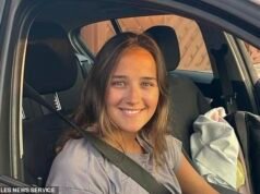 Un profesor de educación física en una escuela privada que ganaba 48.000 libras al año renunció después de ser investigado por mostrar su ropa interior a las colegialas, según se informó en una audiencia disciplinaria