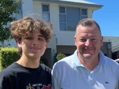 El estudiante australiano Zander, de 21 años, sufrió dolor de cabeza al abordar un vuelo. Tres horas más tarde, se desplomó en una terminal del aeropuerto… y fue declarado muerto.