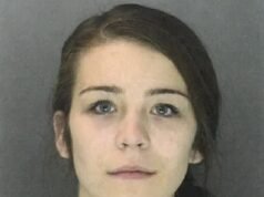 La ‘peor niñera de Estados Unidos’ arrestada después de que un niño fuera encontrado vagando por las calles mientras emerge un patrón aterrador