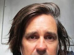 Seis años después del terrible accidente que se cobró la vida de cuatro agentes de policía, el hombre apodado “el más odiado de Australia” sigue bailando sobre sus tumbas, escribe WAYNE FLOWER