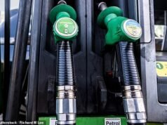 Los automovilistas, presas del pánico, están entregando enormes sumas de dinero a los minoristas de combustible, mientras la crisis de Oriente Medio dispara las reservas de gasolina y diésel.