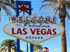 Cuando la vida del consultor de TI Christopher Trybus, amante de Porsche y que gana £300.000 al año, estaba en juego mientras era juzgado por llevar a su esposa al suicidio, hubo una persona que lo apoyó… su segunda esposa.