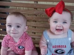 Doble tragedia después de que adorables hermanos gemelos de tres años se alejaran de su impresionante casa en un club de campo: la familia comparte su angustia mientras surgen fotos desgarradoras