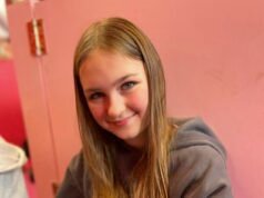 Una niña de 13 años se suicidó después de estar molesta por el intento de suicidio de un amigo, según una investigación.