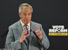 Nigel Farage advierte que “viene a favor del Partido Laborista” mientras Reform lanza un plan “despiadado” para derrocar a los ministros del gabinete, incluidos Ed Miliband e Yvette Cooper