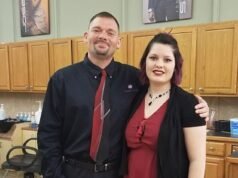 Mujer que se casó con su propio PADRE a los 20 años y luego lo anunció en Facebook, comparte cómo superó la pesadilla del incesto con un nuevo hombre… mientras se revela la última vergüenza de su padre