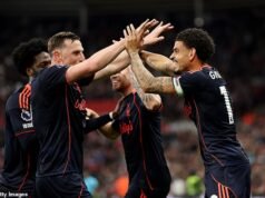 Nottingham Forest derrotó a CUATRO al Sunderland en un impresionante ataque en la primera mitad mientras el equipo de Vitor Pereira busca alejarse ocho puntos del Tottenham en apuros.