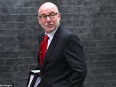 Lord Hermer, el amigo de Starmer en la ‘caza de brujas’, obtiene la aprobación para una casa de vacaciones de lujo en un terreno de £ 1,5 millones que le regalaron los padres de su esposa en un acuerdo ‘que evita el impuesto a la herencia’