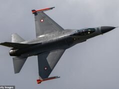 Estados Unidos ha obligado a Gran Bretaña a autorizar la venta de F-16 a Argentina mientras crecen los temores por la seguridad de las Malvinas ante la amenaza de Trump.