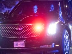 Trump revela el estado del agente del servicio secreto que recibió un disparo en la cena de corresponsales de la Casa Blanca mientras la policía invadía la casa del presunto tirador: actualizaciones en vivo