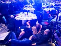 Escuchamos pop, pop, pop, miramos hacia la puerta… y esperamos debajo de las mesas a que apareciera el loco: dentro de la Cena de Corresponsales de la Casa Blanca, filmando