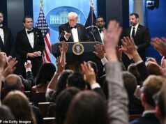 El sorprendente atractivo de Trump para los estadounidenses cuando habló con los sorprendidos periodistas que todavía llevaban sus vestidos de fiesta momentos después del ataque “traumático”