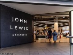 Se le pidió al personal de John Lewis que estuviera más en la oficina para tratar de mantenerse al día con sus rivales.