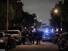 El FBI invade la casa del tirador de la cena de corresponsales de la Casa Blanca de California mientras los investigadores revelan el ‘rastro del dinero’ del lobo solitario que están siguiendo