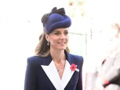 Kate interpreta a Diana con un vestido abrigo personalizado de Alexander McQueen en el servicio conmemorativo del Día de Anzac