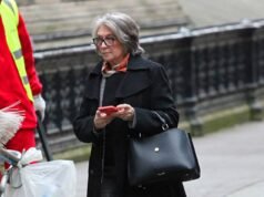 Madre, de 72 años, lleva a su hijo millonario a los tribunales, alegando que él amenazó con dejarla sin hogar en una amarga batalla judicial de £2 millones