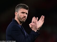 Michael Carrick envía una advertencia a las estrellas del Man United mientras se acercan cada vez más al regreso de la Liga de Campeones después de la victoria sobre Brentford, que incluyó un cambio al controvertido sistema de tres defensas de Ruben Amorim.