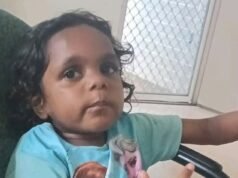 La policía de Alice Springs revela que Sharon, de 5 años, desaparecida, fue capturada en la oscuridad de la mano de un violento ex convicto de 47 años, mientras los detectives identifican la siniestra escena del crimen cercana.