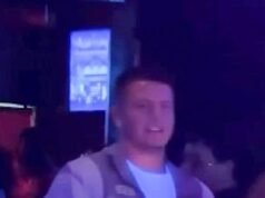 QB universitario avergonzado captado por la cámara tirando dinero en un club de striptease pocas semanas antes de la humillación del draft de la NFL