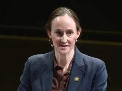 La alcaldesa de Seattle, Katie Wilson, salió corriendo de la conferencia de prensa después de informes de disparos.