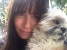 Una famosa diseñadora obtiene una victoria legal de 100.000 dólares después de que un ataque ‘violento’ de un perro la dejara con lesiones de por vida tan horribles que sólo puede trabajar unos pocos días a la semana.