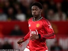 Kobbie Mainoo firma un nuevo contrato con el Manchester United hasta 2031, con un gigantesco aumento salarial de la estrella del 650 POR CIENTO al firmar