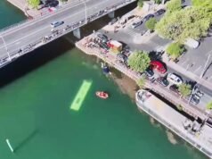 Un conductor de autobús en prácticas lanza su autocar al Sena en Francia