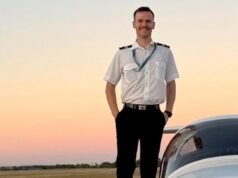 En la foto: un instructor de vuelo que fue una de las dos personas que murieron trágicamente cuando el avión cayó en un hangar.