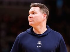 No es un multitarea: Lloyd se centra en Arizona, no en Carolina del Norte