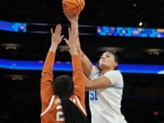 UCLA sobrevive al último aumento de Texas para ganar el primer juego por el título de la NCAA