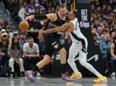 La monstruosa actuación de 40 puntos de Nikola Jokić lleva a los Nuggets a superar a los Spurs en tiempo extra mientras Denver logra su octava victoria consecutiva