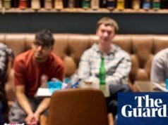 Un robot con IA me invitó a su fiesta en Manchester. Fue una noche bastante buena | IA (inteligencia artificial)