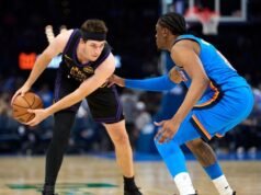 Los Lakers pierden a Reaves (oblicuo) por el resto de la temporada regular