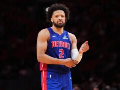 La estrella de los Pistons, Cade Cunningham, regresa de un colapso pulmonar, registra 13 puntos y 10 asistencias en la victoria sobre los Bucks.