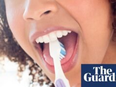 ¿Mal aliento? Intenta limpiarte la lengua | Bueno, en realidad