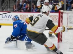 Jack Eichel anota en tiempo extra y envía a los Knights a los playoffs