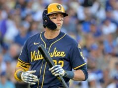 Christian Yelich abandona el partido de los Cerveceros por distensión en el tendón de la corva