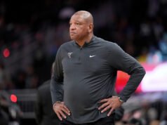 Doc Rivers deja como entrenador en jefe de los Bucks después de que el equipo colapsara durante la miserable temporada 2025-26