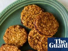 Receta de Helen Goh de galletas tipo sándwich Anzac rellenas de chocolate amargo | Galletas