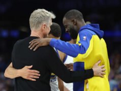 El micrófono capta a Steve Kerr diciéndoles a Stephen Curry y Draymond Green: “No sé qué va a pasar después”, mientras los Warriors se dirigen hacia un futuro incierto.