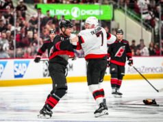 Eliminatorias de la Copa Stanley 2026: Brady Tkachuk y Jordan Staal pelean 3 segundos después de que los Hurricanes ganaran el primer juego sobre los Senators