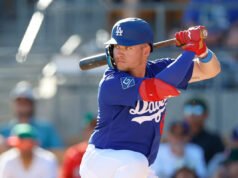Los Dodgers convocan al toletero Ryan Ward, MVP de la Liga de la Costa del Pacífico el año pasado, y colocan a Freddie Freeman en la lista de paternidad