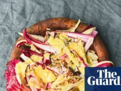 Guarda la corteza de queso azul para esta inmejorable vinagreta – receta | Salsas y Salsas